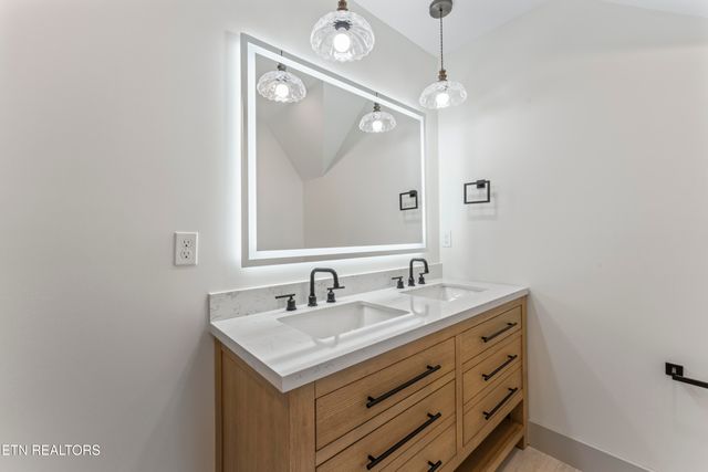 5734 Ball Rd, Knoxville, TN 37931