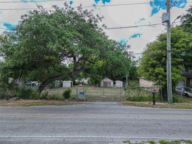 6208 N 50TH STREET, Tampa, FL 33610