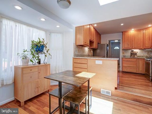 5705 BUCKINGHAM PALACE CT, Alexandria, VA 22315