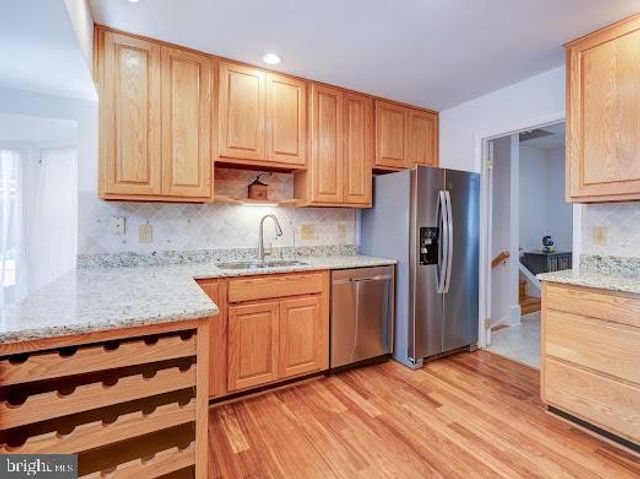 5705 BUCKINGHAM PALACE CT, Alexandria, VA 22315