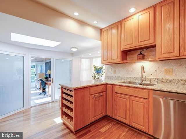 5705 BUCKINGHAM PALACE CT, Alexandria, VA 22315