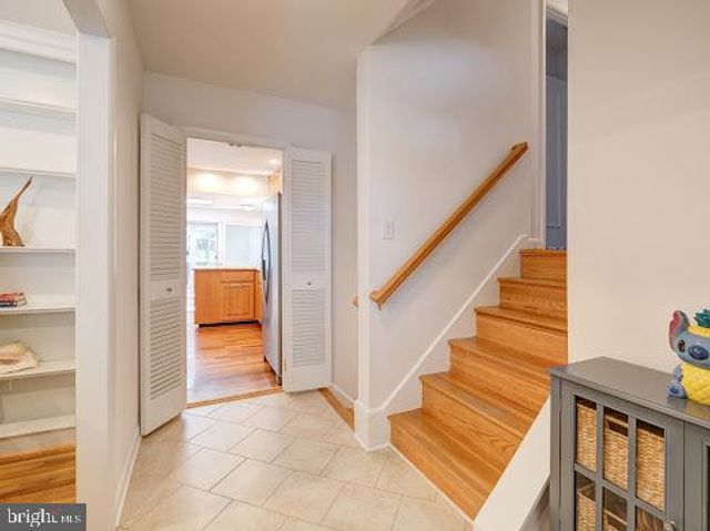 5705 BUCKINGHAM PALACE CT, Alexandria, VA 22315