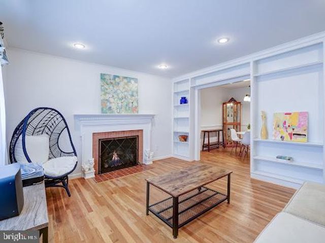 5705 BUCKINGHAM PALACE CT, Alexandria, VA 22315
