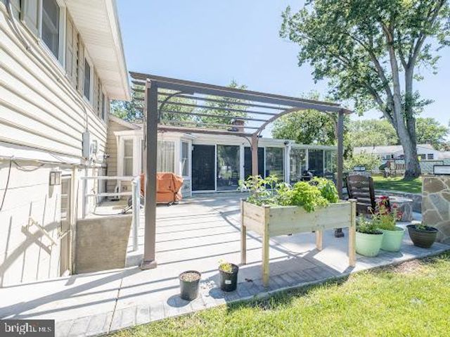 5705 BUCKINGHAM PALACE CT, Alexandria, VA 22315