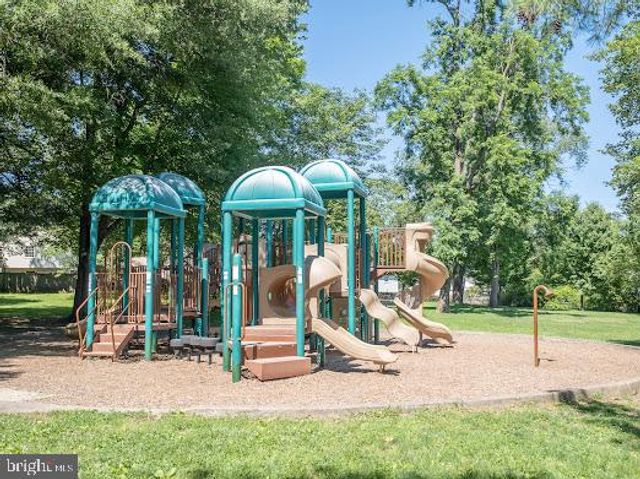 5705 BUCKINGHAM PALACE CT, Alexandria, VA 22315