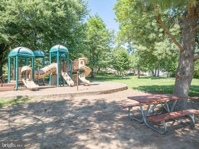 5705 BUCKINGHAM PALACE CT, Alexandria, VA 22315