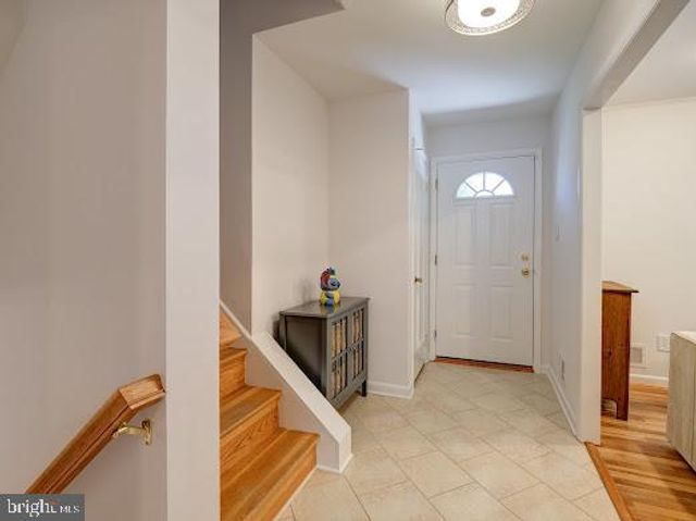 5705 BUCKINGHAM PALACE CT, Alexandria, VA 22315