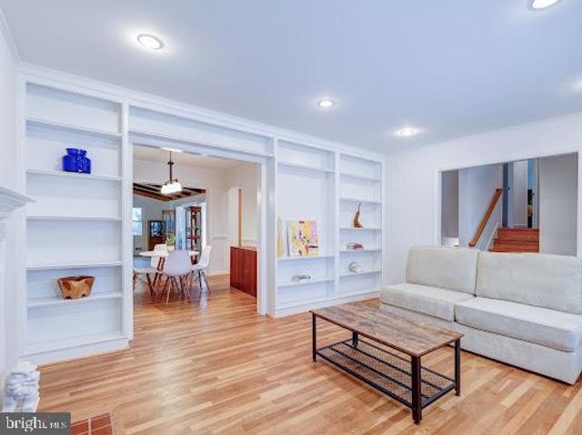 5705 BUCKINGHAM PALACE CT, Alexandria, VA 22315