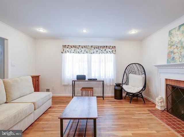 5705 BUCKINGHAM PALACE CT, Alexandria, VA 22315