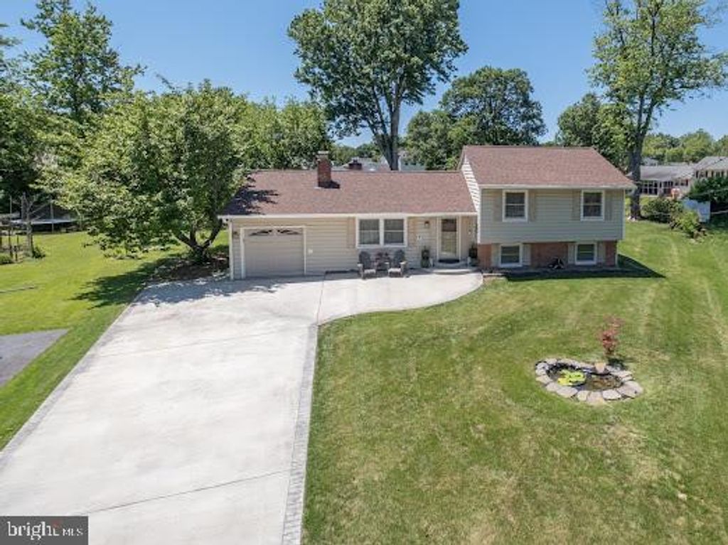 5705 BUCKINGHAM PALACE CT, Alexandria, VA 22315
