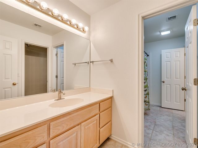 9808 E 84th Street North, Owasso, OK 74055