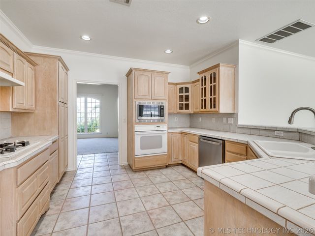 9808 E 84th Street North, Owasso, OK 74055