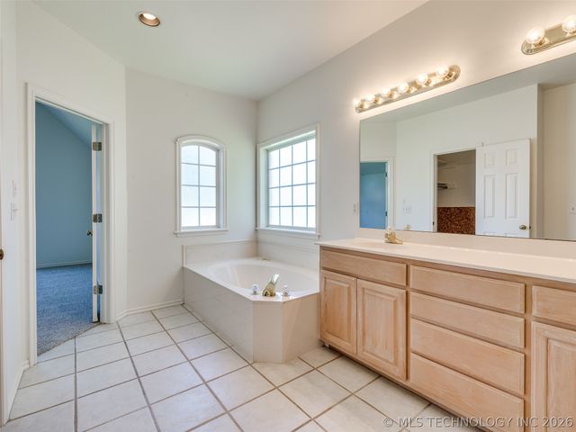 9808 E 84th Street North, Owasso, OK 74055