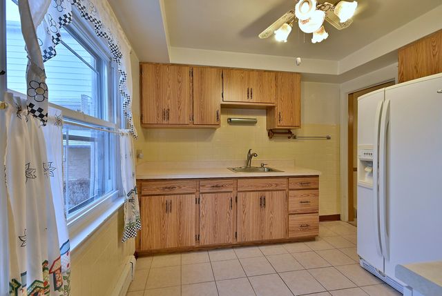 8916 Cherry Avenue, River Grove, IL 60171