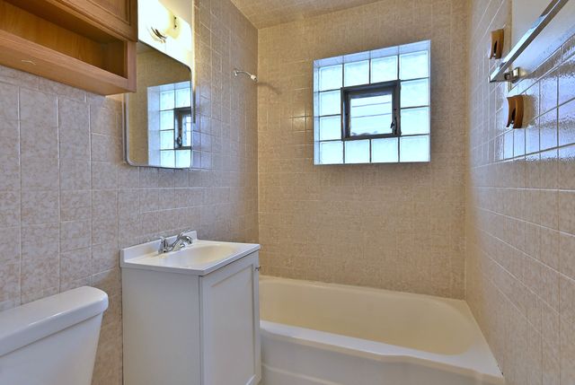 8916 Cherry Avenue, River Grove, IL 60171