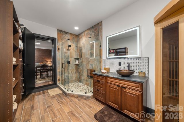 41 Ben Lippen School Road, Asheville, NC 28806