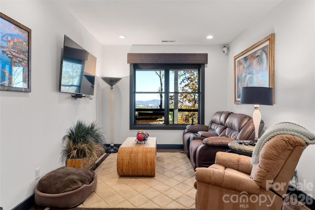 41 Ben Lippen School Road, Asheville, NC 28806