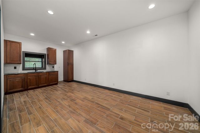 41 Ben Lippen School Road, Asheville, NC 28806
