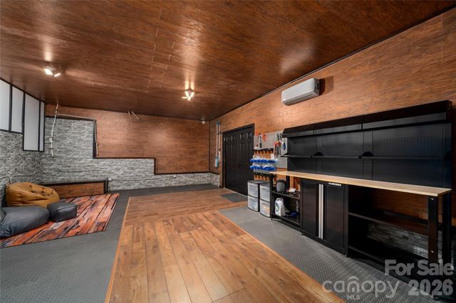 41 Ben Lippen School Road, Asheville, NC 28806