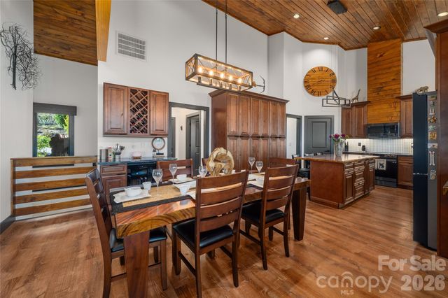 41 Ben Lippen School Road, Asheville, NC 28806
