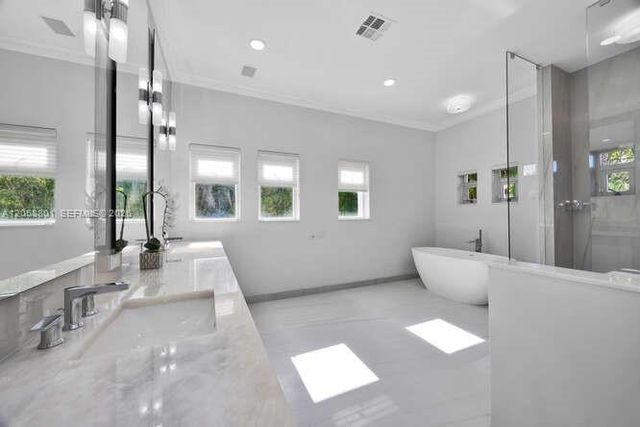 621 N Mashta Drive, Key Biscayne, FL 33149