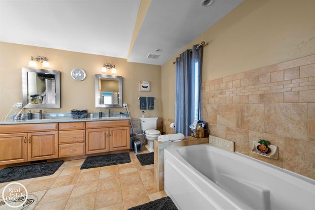 22539 Maple Street, St Clair Shores, MI 48081