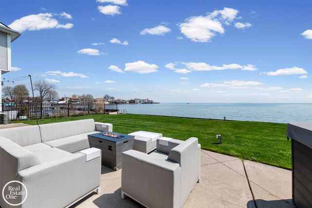 22539 Maple Street, St Clair Shores, MI 48081