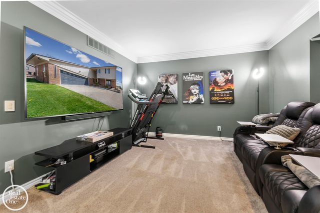 22539 Maple Street, St Clair Shores, MI 48081