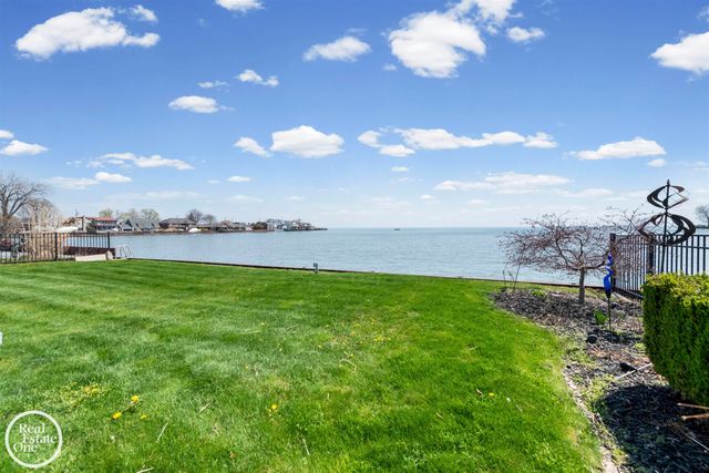 22539 Maple Street, St Clair Shores, MI 48081