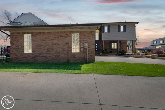 22539 Maple Street, St Clair Shores, MI 48081