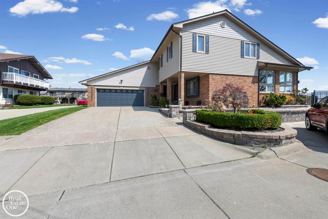 22539 Maple Street, St Clair Shores, MI 48081