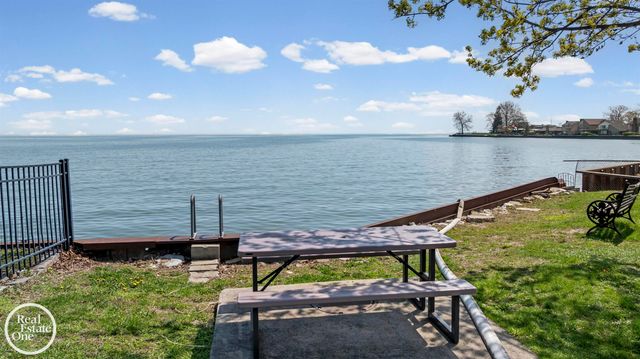 22539 Maple Street, St Clair Shores, MI 48081