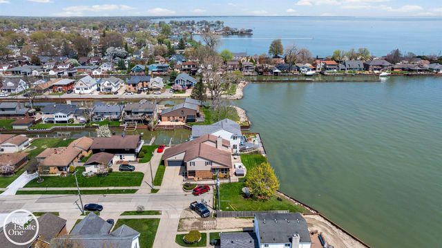 22539 Maple Street, St Clair Shores, MI 48081