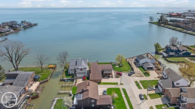 22539 Maple Street, St Clair Shores, MI 48081