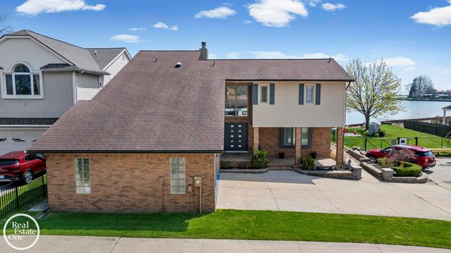 22539 Maple Street, St Clair Shores, MI 48081