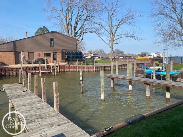 22539 Maple Street, St Clair Shores, MI 48081