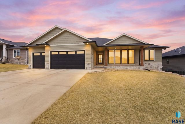 2300 S Galena Ct Court, Sioux Falls, SD 57110