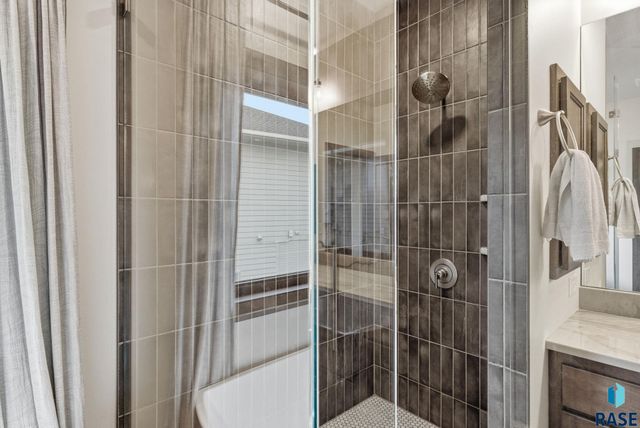 2300 S Galena Ct Court, Sioux Falls, SD 57110