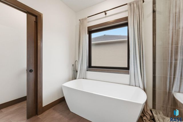 2300 S Galena Ct Court, Sioux Falls, SD 57110