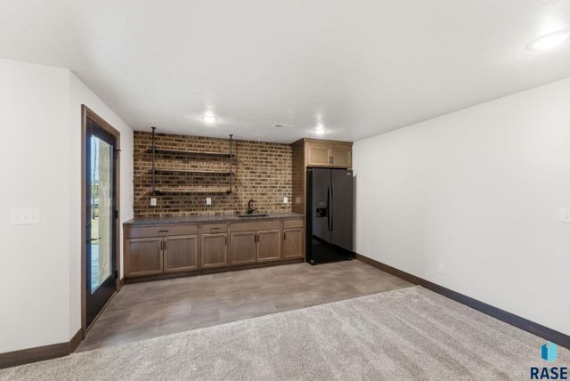 2300 S Galena Ct Court, Sioux Falls, SD 57110