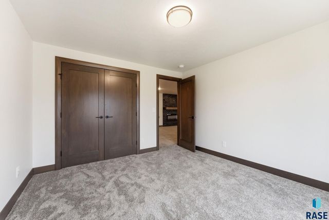 2300 S Galena Ct Court, Sioux Falls, SD 57110