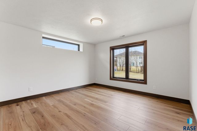 2300 S Galena Ct Court, Sioux Falls, SD 57110