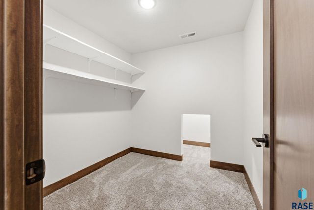 2300 S Galena Ct Court, Sioux Falls, SD 57110