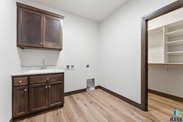 2300 S Galena Ct Court, Sioux Falls, SD 57110