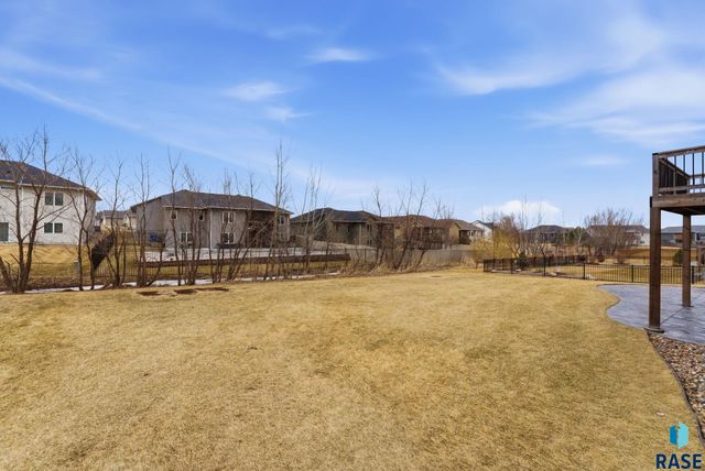 2300 S Galena Ct Court, Sioux Falls, SD 57110