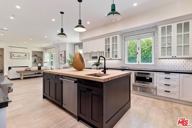 9767 Monte Mar Drive, Los Angeles, CA 90035