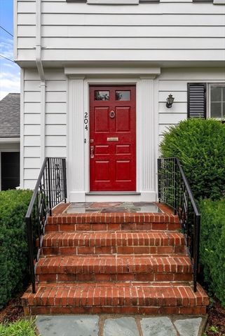 204 Thacher St, Milton, MA 02186