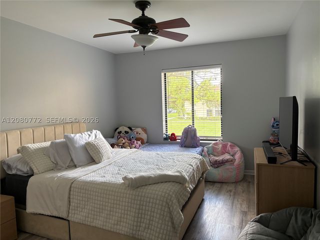 718 Sunny Pine Way F2, Green Acres, FL 33415