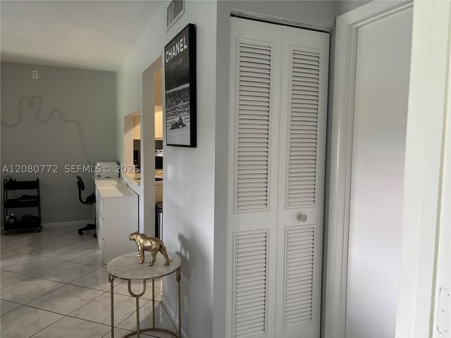 718 Sunny Pine Way F2, Green Acres, FL 33415