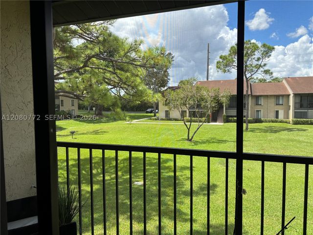 718 Sunny Pine Way F2, Green Acres, FL 33415